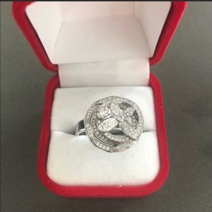 Beautiful, unique silver diamond ring!